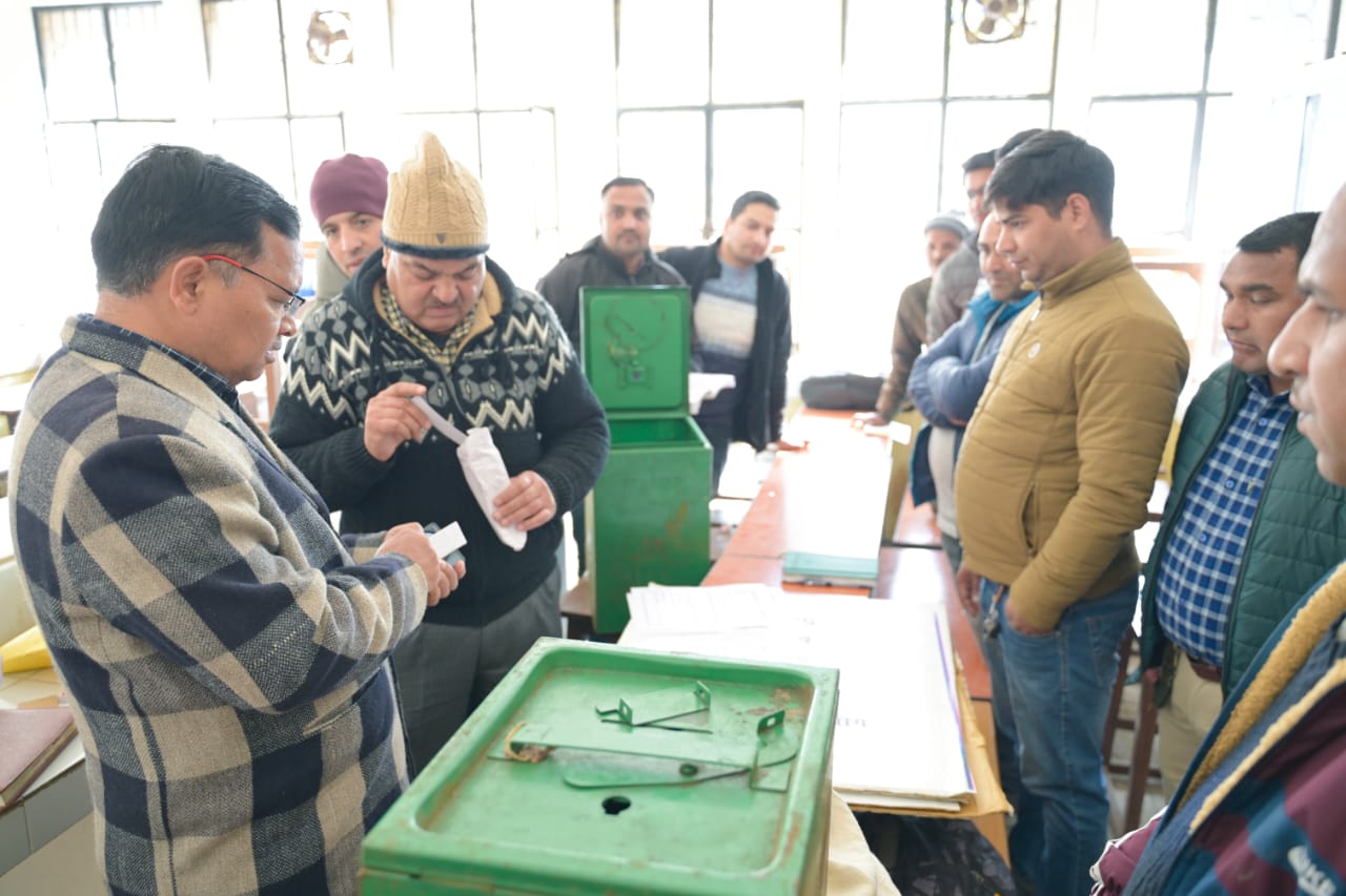 निकाय चुनाव को लेकर अधिकारियों/कर्मचारियों को दिया जा रहा प्रशिक्षण