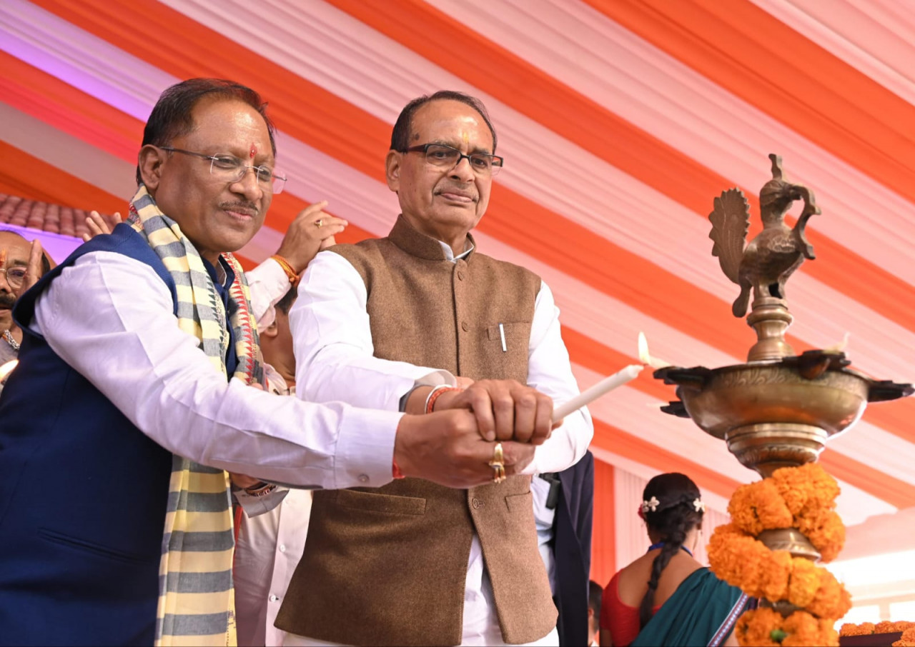 केंद्रीय मंत्री शिवराज सिंह चौहान ने छत्तीसगढ़ के नागपुर में आयोजित मोर मकान-मोर अधिकार कार्यक्रम में भाग लिया