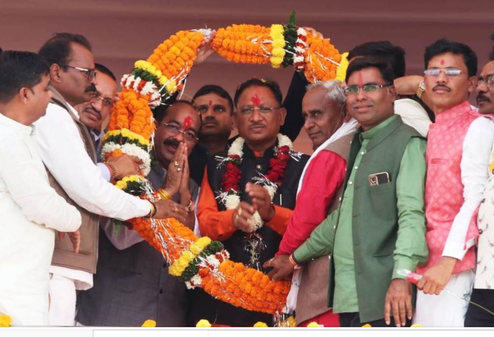 मुख्यमंत्री विष्णुदेव साय राजिम में भक्त माता राजिम जयंती महोत्सव में शामिल हुए