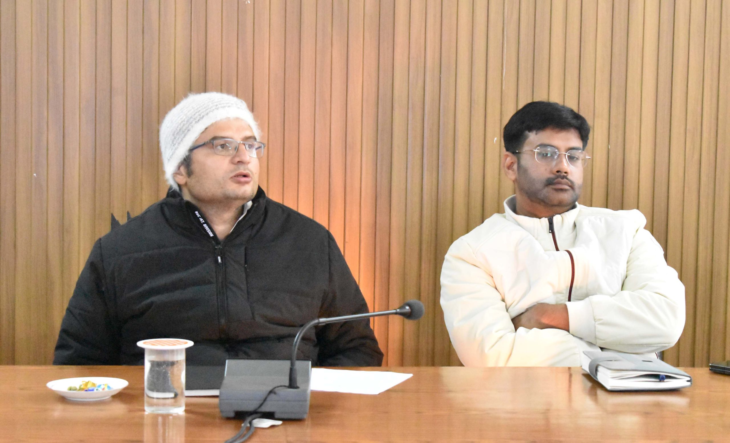 चमोली के जिलाधिकारी ने थराली में गोट वैली योजना की धीमी प्रगति पर नाराजगी जताई