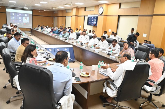उजनी धरणातल्या पाणीसाठ्याचं सूक्ष्म नियोजन करा – मंत्री राधाकृष्ण विखे पाटील