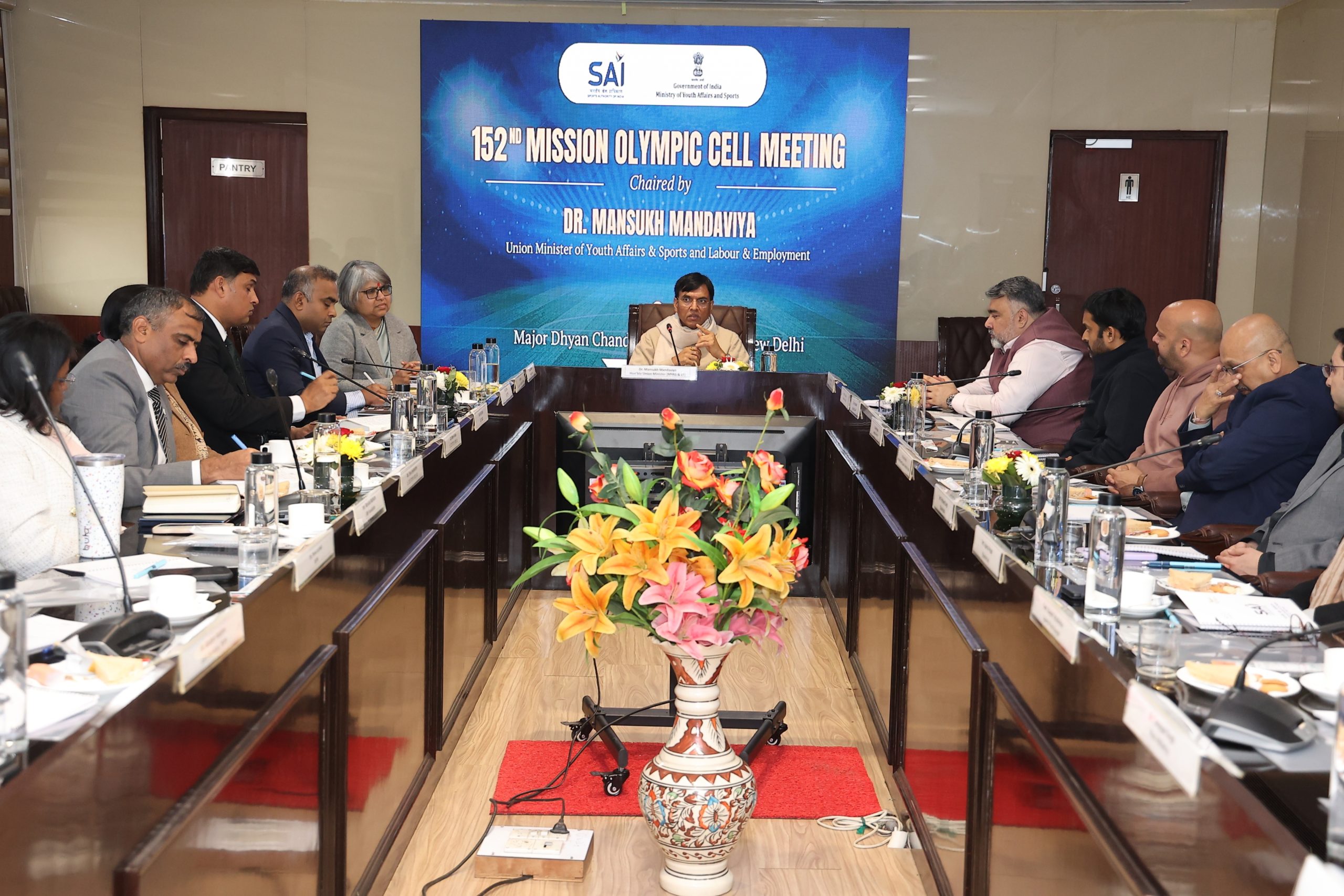 केंद्रीय खेल मंत्री मनसुख मंडविया ने दिल्ली में 152वे मिशन ओलिंपिक सेल की बैठक की अध्य्क्षता की