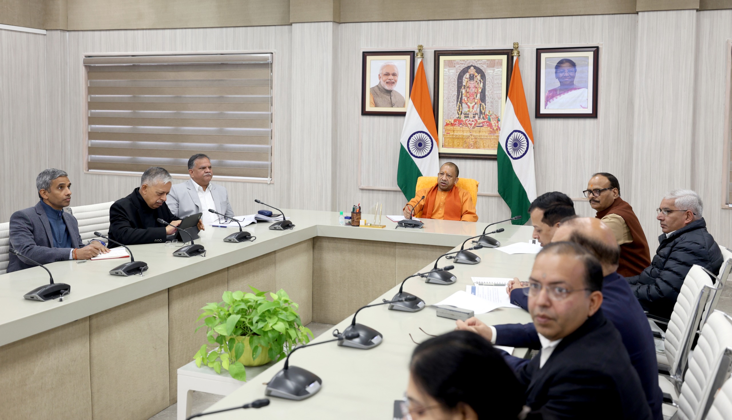 प्रदेश में भीषण ठंड और शीतलहर के चलते जनजीवन प्रभावित