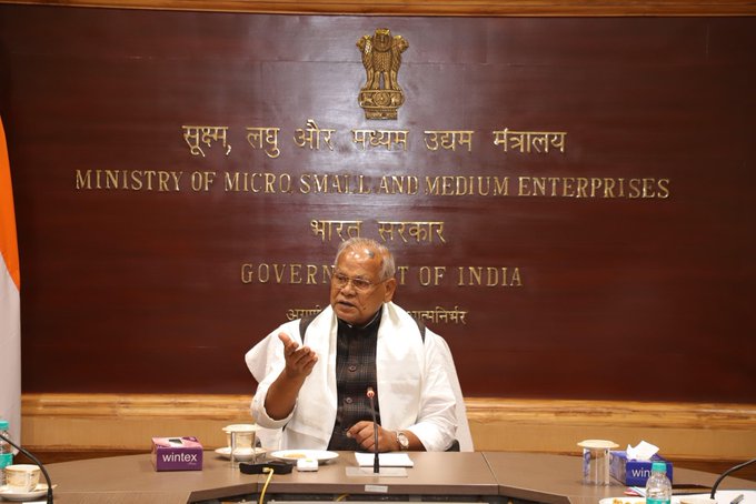 जीतन राम मांझी ने खादी और ग्रामोद्योग आयोग द्वारा संचालित योजनाओं और कार्यक्रमों की समीक्षा की