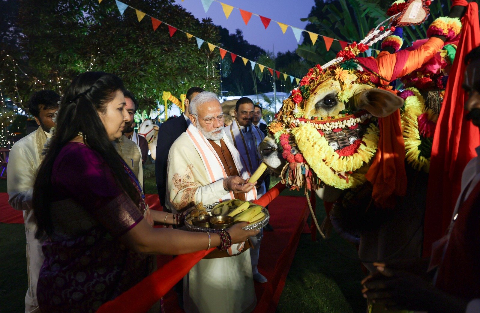 प्रधानमंत्री नरेन्‍द्र मोदी ने नई दिल्ली में केंद्रीय मंत्री जी0 किशन रेड्डी के आवास पर पोंगल उत्सव में भाग लिया