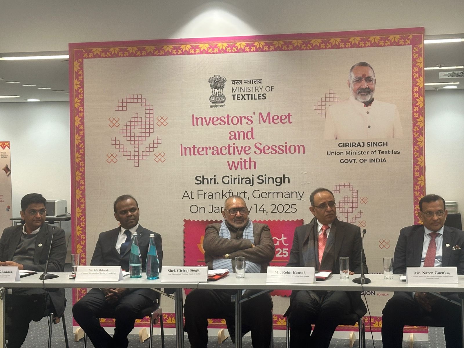 वस्‍त्र मंत्री गिरिराज सिंह ने फ्रैंकफर्ट में हाइम टेक्टिल 2025 में भारत मण्‍डप का उद्घाटन किया
