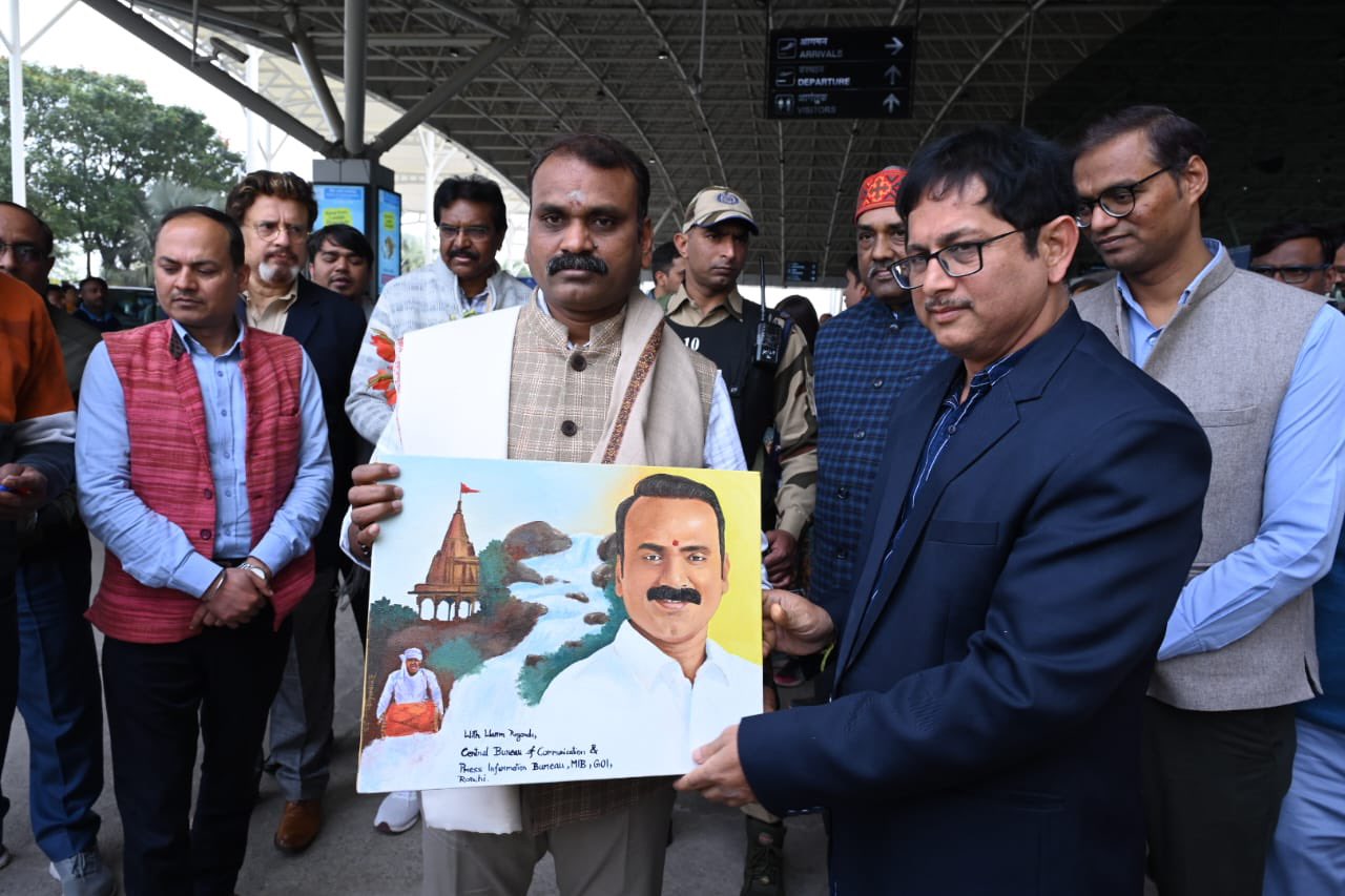 झारखंड के पश्चिमी सिंहभूम जिले में डॉ0 एल0 मुरुगन ने आकांक्षी जिला कार्यक्रम की समीक्षा की