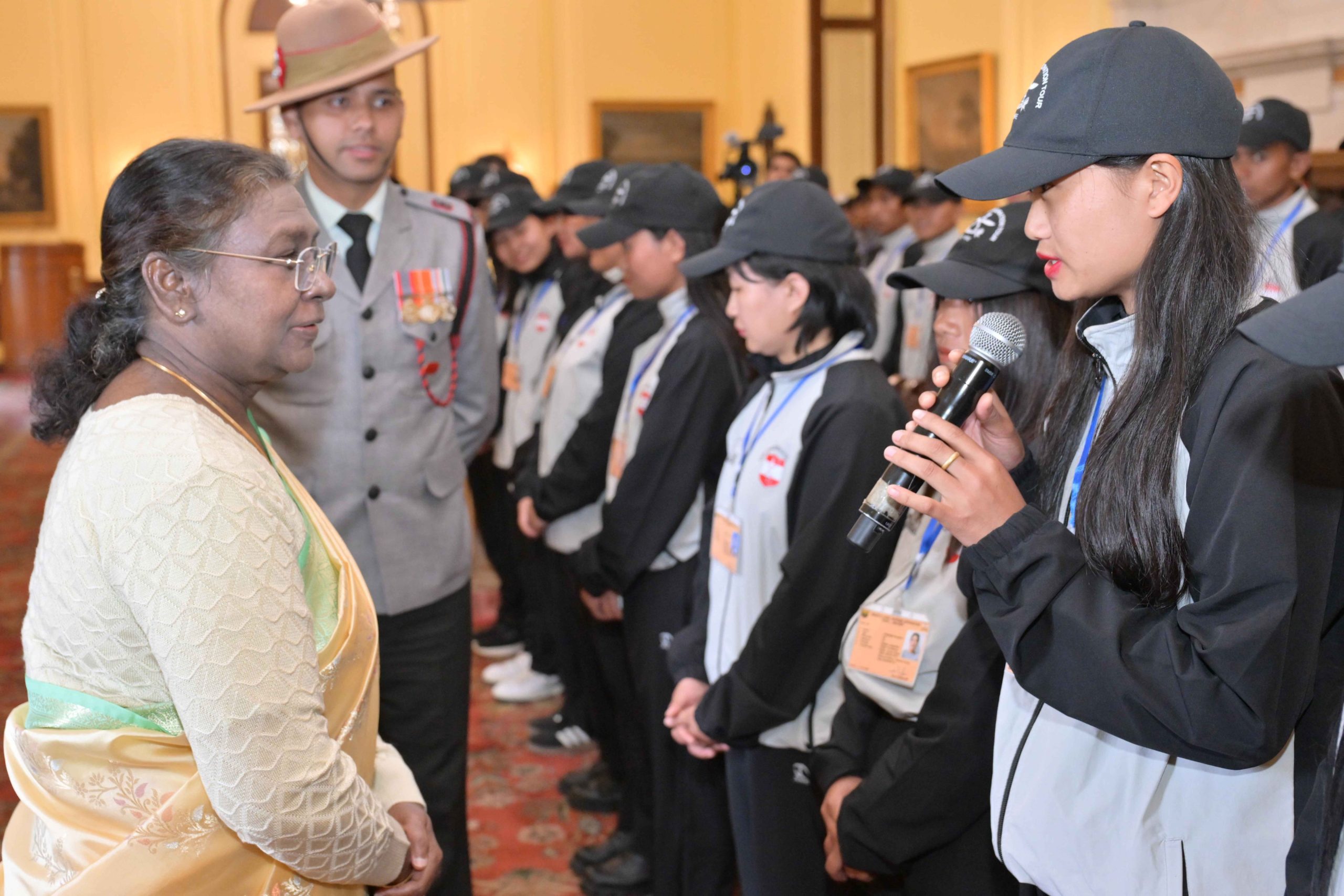 राष्‍ट्रपति भवन में राष्‍ट्रपति द्रौपदी मुर्मु द्वारा प्रतिष्ठित खेल-पुरस्‍कारों से सम्‍मानित किए जाने पर खिलाड़ियों ने अत्‍यधिक प्रसन्नता व्‍यक्‍त की