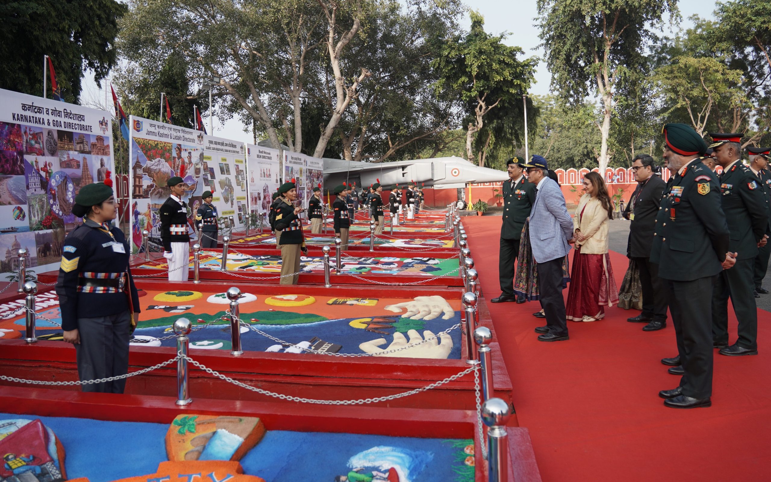 रक्षा सचिव राजेश कुमार सिंह ने नई दिल्ली में एनसीसी के गणतंत्र दिवस शिविर का दौरा किया