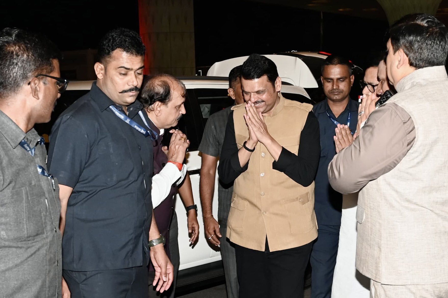 मुख्यमंत्री देवेंद्र फडणवीस विश्व आर्थिक मंच की बैठक में भाग लेने के लिए स्विट्जरलैंड के दावोस रवाना हुए