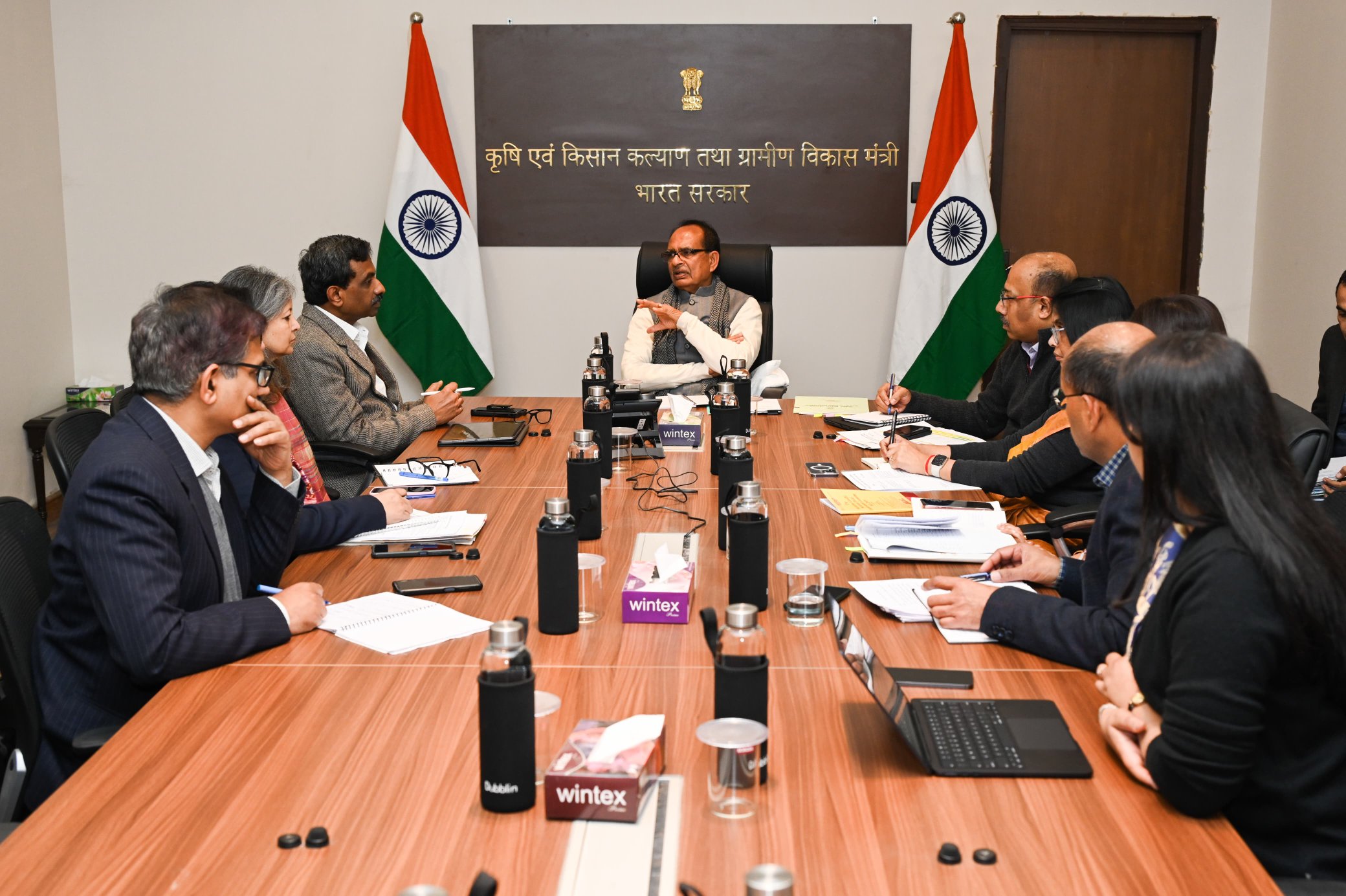 शिवराज सिंह चौहान ने कृषि मंत्रालय के वरिष्ठ अधिकारियों के साथ समीक्षा बैठक की