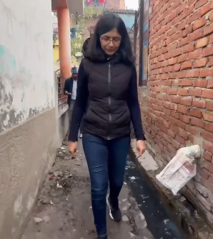 राज्यसभा सांसद स्वाति मालीवाल ने दिल्ली के बादली विधानसभा क्षेत्र के भलस्वा इलाके का दौरा किया