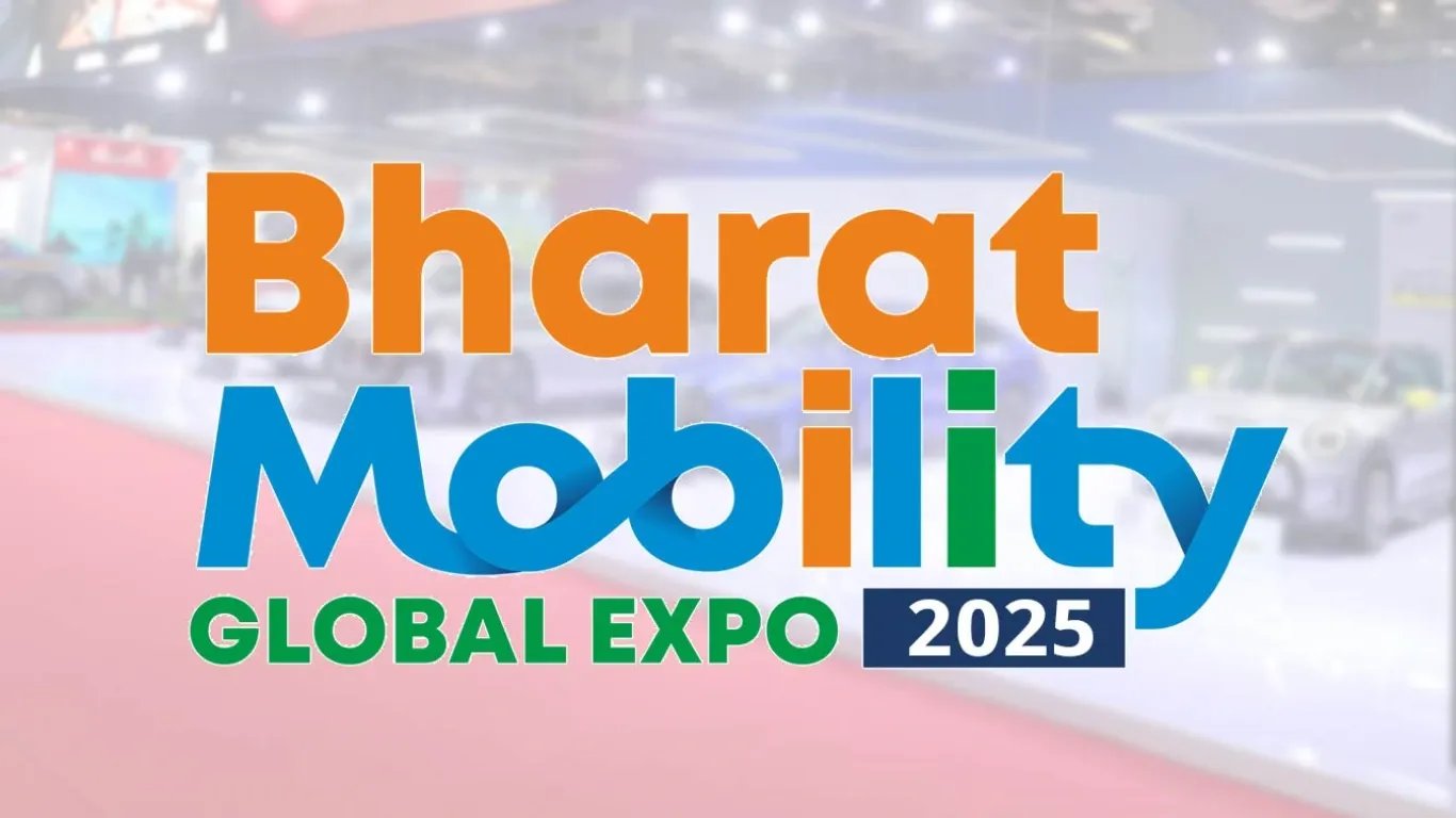 राजधानी के भारत मंडपम में चल रहे ऑटो एक्‍सपो-2025 में देशभर से वाहन प्रेमी बड़ी संख्‍या में नये और उन्‍नत वाहनों को देखने पहुंच रहे हैं