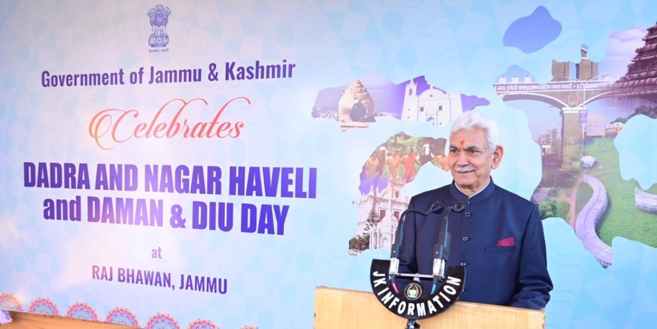 जम्‍मू-कश्‍मीर के जम्‍मू राजभवन में आज केन्‍द्रशासित प्रदेश दादर और नगर हवेली और दमन तथा दीव दिवस मनाया