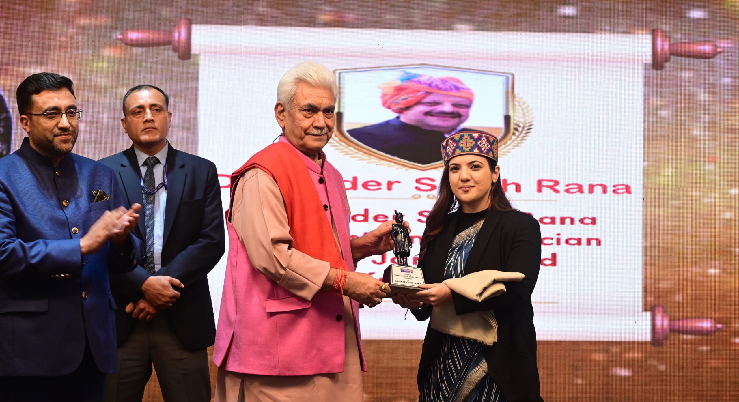 जम्मू-कश्मीर के उपराज्यपाल मनोज सिन्हा को महाराजा हरि सिंह पुरस्कार से सम्मानित किया गया