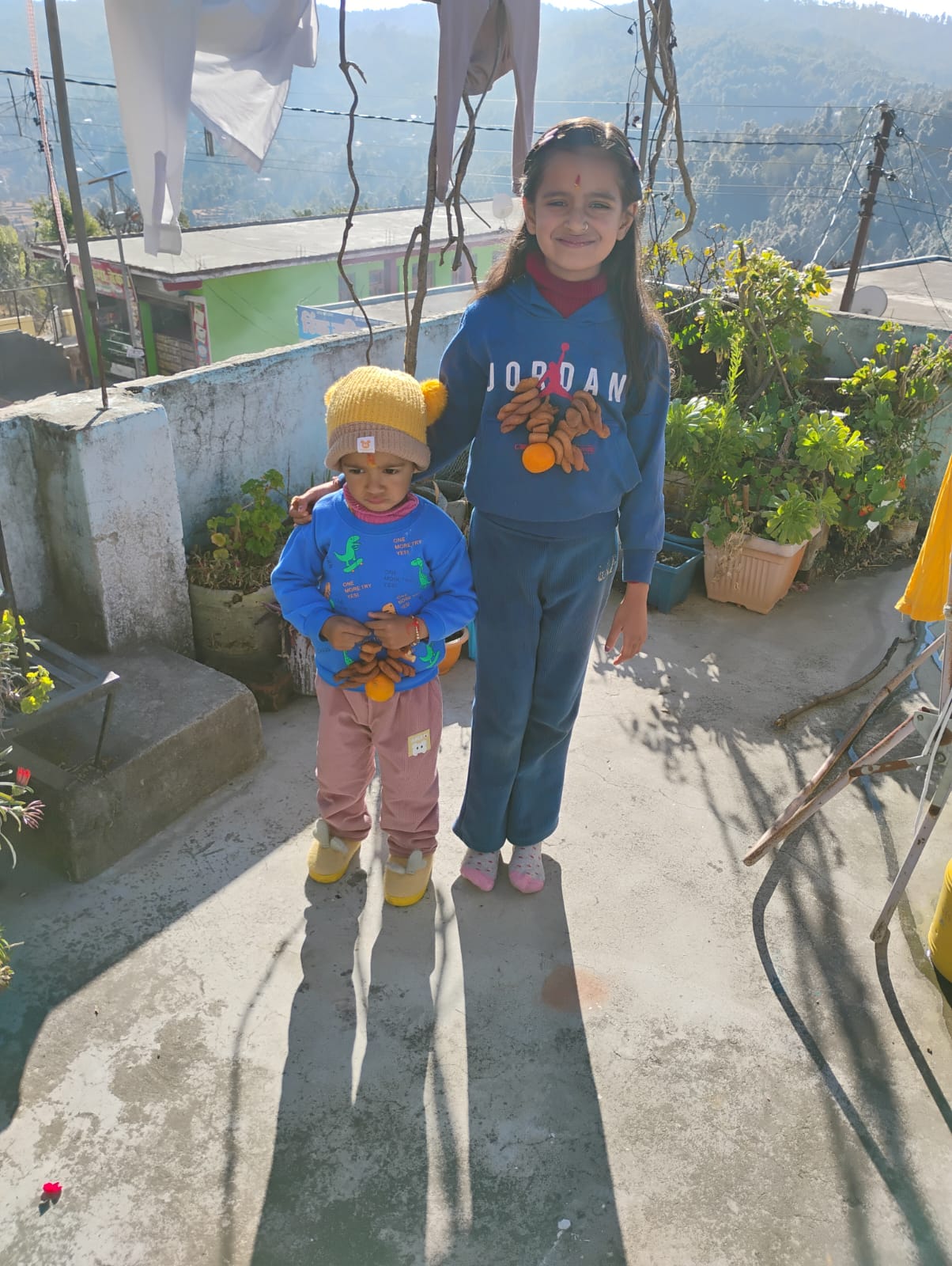 कुमाऊँ मंडल में हर्षोल्लास के साथ मनाया जा रहा लोकपर्व घुघुतिया