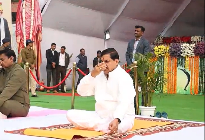 स्वामी विवेकानंद की जयंती पर भोपाल में राज्यस्तरीय सामूहिक सूर्य नमस्कार कार्यक्रम का आयोजन