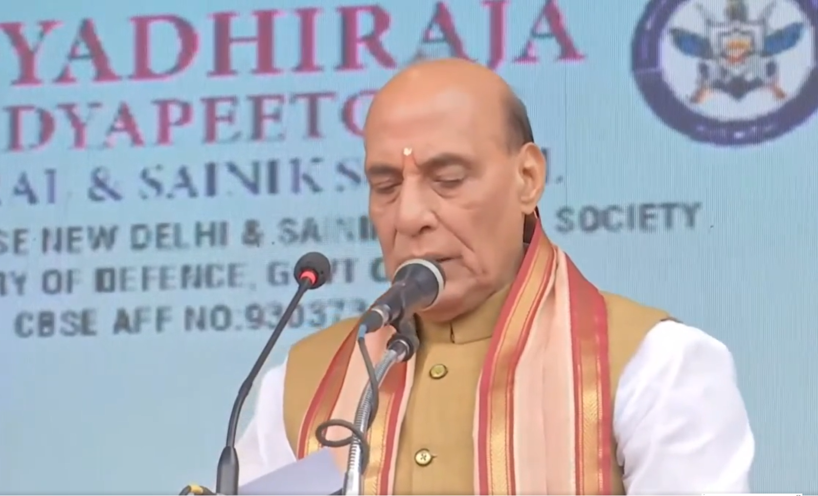 रक्षा मंत्री राजनाथ सिंह एक दिवसीय दौरे पर केरल पहुंचे