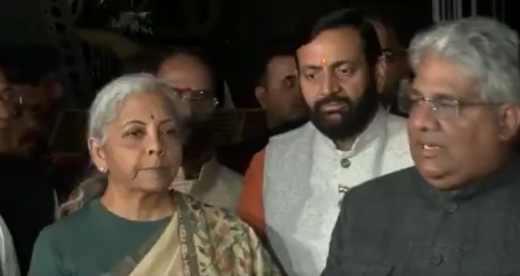 आम आदमी पार्टी द्वारा हरियाणा-सरकार पर यमुना में ज़हर के आरोप के संबंध में भाजपा-प्रतिनिधिमंडल चुनाव आयोग से मिला