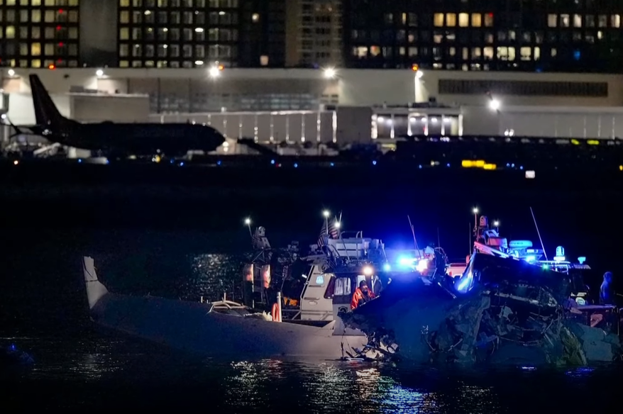 अमरीका में एक यात्री-विमान हुआ दुर्घटनाग्रस्त, 18 शव किए गए बरामद