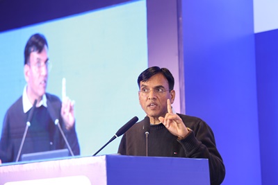 আন্তঃৰাষ্ট্ৰীয় কর্মশক্তিৰ বিকাশৰ ক্ষেত্ৰত ভাৰতৰ সম্ভাৱনা সন্দৰ্ভত শ্ৰম আৰু নিয়োগ মন্ত্ৰী ড০ মনসুখ মন্দাভিয়াৰ আলোকপাত