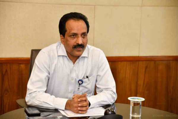 इसरो अध्यक्ष एस सोमनाथ ने कहा- स्‍पेस डॉकिंग की तारीख कुछ ही दिनों में तय की जाएगी