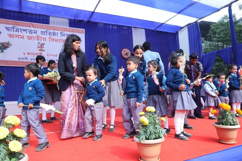 অসম জাতীয় বিদ্যালয়ৰ ৩২সংখ্যক প্ৰতিষ্ঠা দিৱস উদযাপন, গ্ৰন্থ উন্মোচন