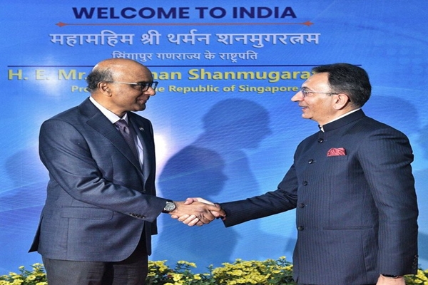 সিঙ্গাপুরের রাষ্ট্রপতি থারমান শানমুগারত্নম ভারতে পাঁচ দিনের রাষ্ট্রীয় সফরে গতরাতে নতুনদিল্লি পৌঁছেছেন।