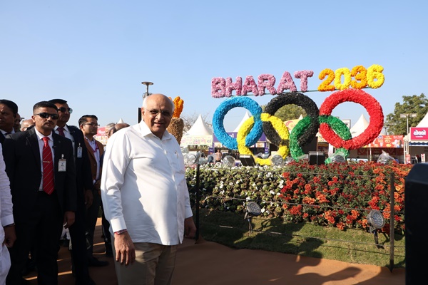 Gujarat CM inaugurates Ahmedabad International Flower Show at Sabarmati River Front