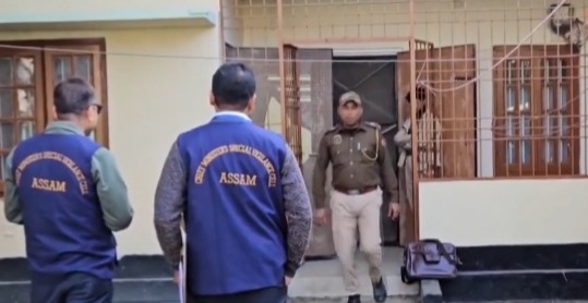 কোকৰাঝাৰৰ শিশু উন্নয়ন প্রকল্প বিষয়া সূৰ্য বৰুৱাৰ গুৱাহাটীৰ বাসগৃহত মুখ্যমন্ত্ৰী তদাৰকী কোষৰ অভিযান, ৩৭ লাখ টকাসহ পিষ্টল-গুলী উদ্ধাৰ