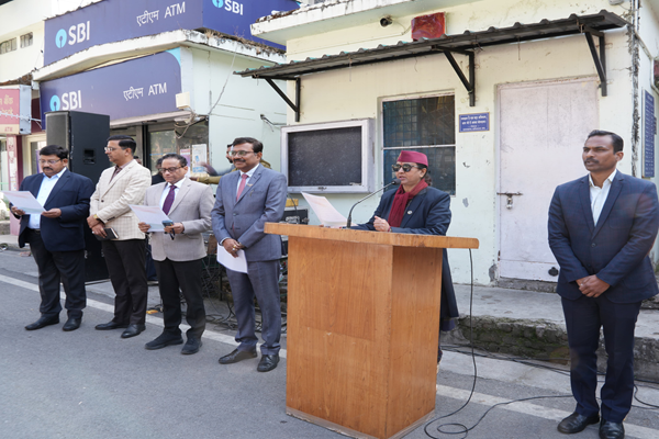 मुख्य सचिव ने अधिकारियों और कर्मचारियों को मताधिकार के प्रयोग की शपथ दिलाई