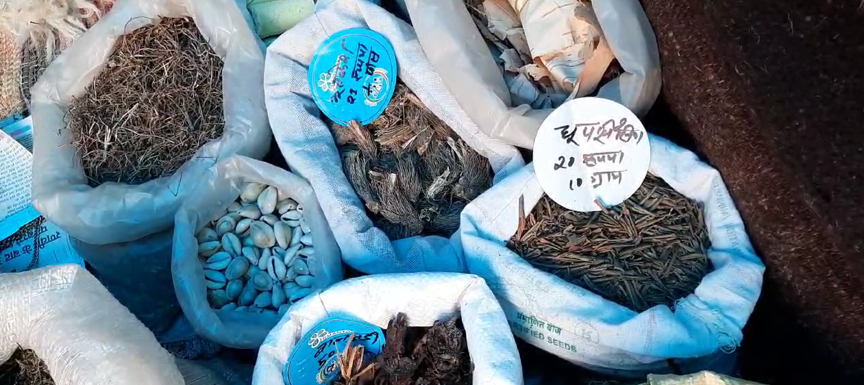 उत्तरायणी मेले में जड़ी-बूटी के उत्पादों की हो रही जमकर बिक्री