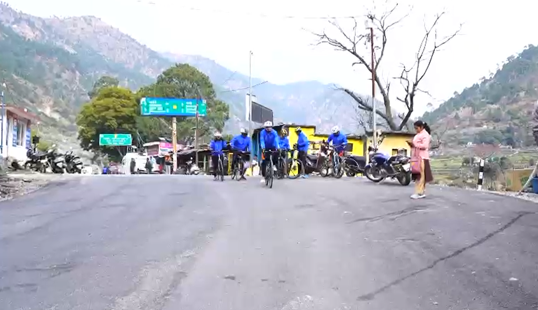 प्लास्टिक मुक्त गंगा के उद्देश्य से उत्तरकाशी से महाकुंभ प्रयागराज के लिए 10 सदस्यीय दल रवाना