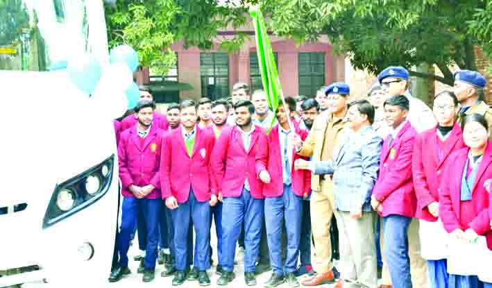 बच्चों को सड़क सुरक्षा के प्रति जागरुकत करेगी मोबाइल वैन