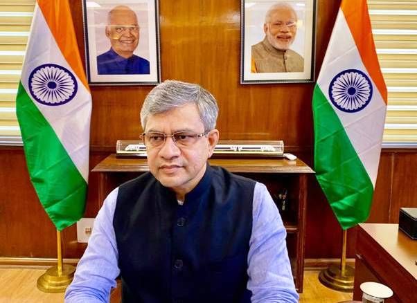 भारत स्‍मार्ट फोन के निर्यात के लिए दुनिया में दूसरे नंबर का देश बना : अश्‍विनी वैष्‍णव