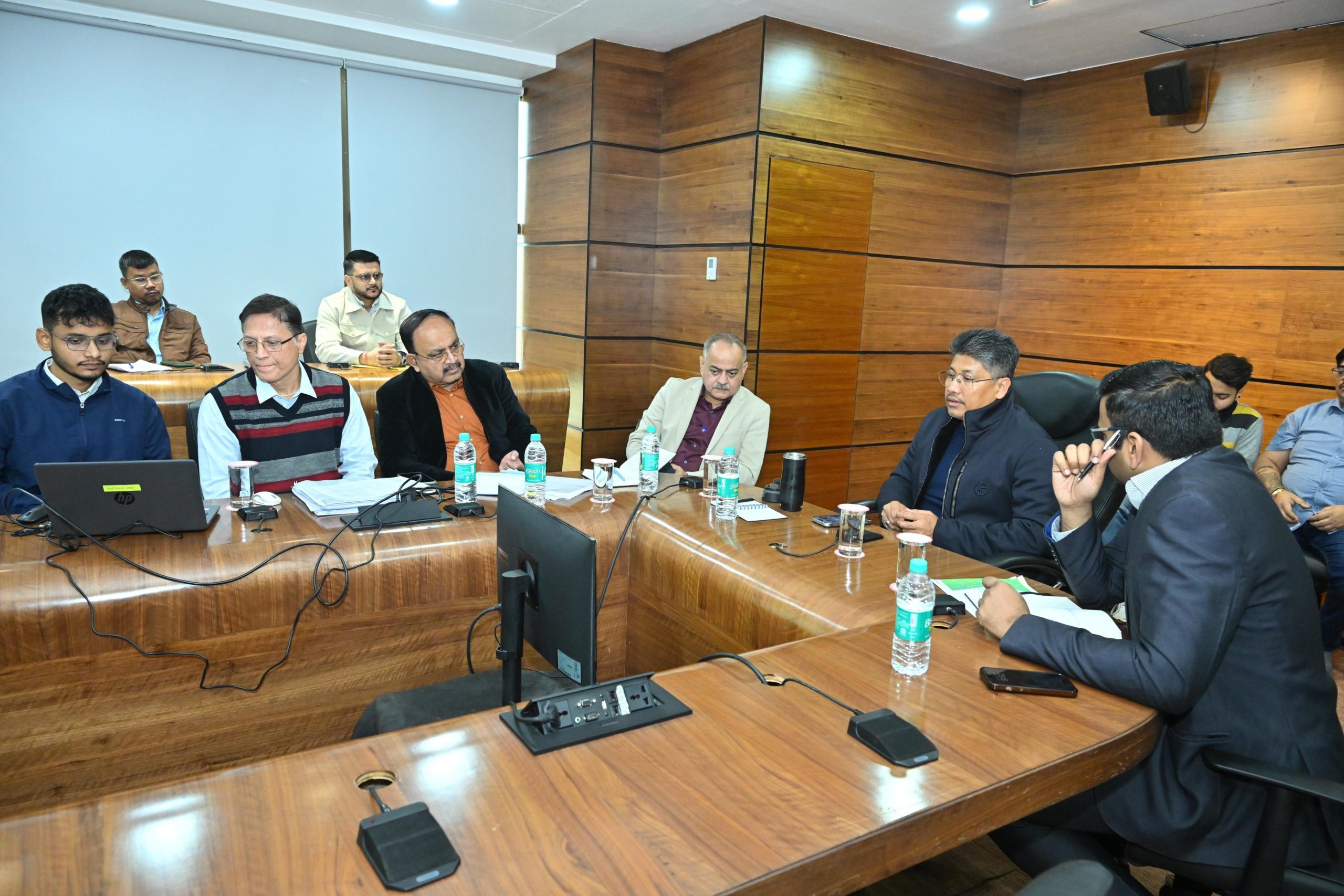 অসম জল ভৱনত বান আৰু নদী খহনীয়া ব্যৱস্থাপনা প্রাধিকৰণৰ আঁচনিৰ পর্যালোচনা বৈঠক মন্ত্ৰী পীযূষ হাজৰিকাৰ