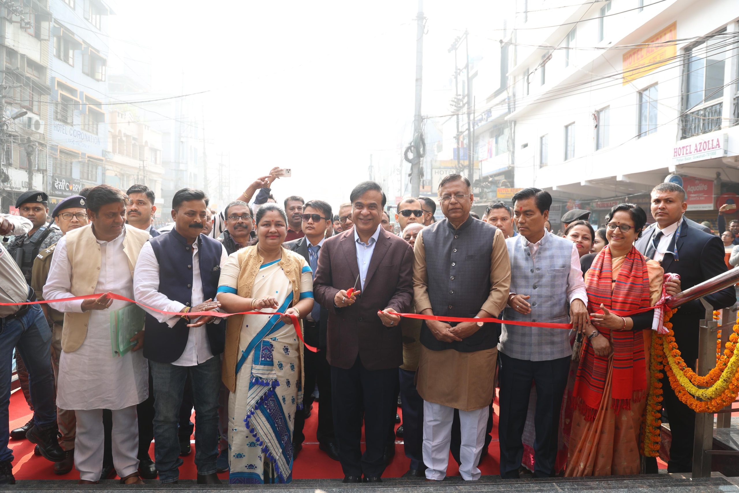 গুৱাহাটীৰ পল্টন বজাৰৰ ৰে’ল ষ্টেচনৰ সমীপৰ জি এছ ৰোডত অত্যাধুনিক পদপথ সেতু উদ্বোধন