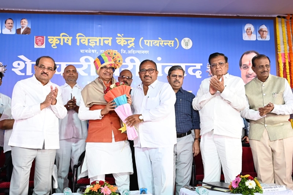 Union Minister Shivraj Singh Chouhan Visits Ahilyanagar, Interacts with Local Farmers