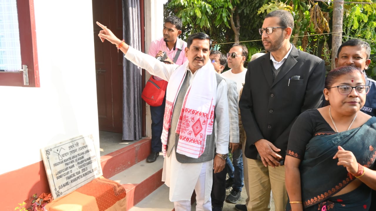 দৰঙৰ মঙলদৈ আৰু খাৰুপেটিয়া পৌৰসভাত ৰূপায়ণ হৈ থকা  আঁচনি পৰিদৰ্শন কেন্দ্ৰীয় ৰাজ্য মন্ত্ৰী তুষণ চাহুৰ