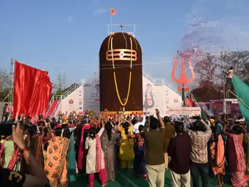 વલસાડ જિલ્લાના દુલસાડ ગામમાં વિશ્વના સૌથી ઊંચા રૂદ્રાક્ષના શિવલિંગનું અનાવરણ કરાયું