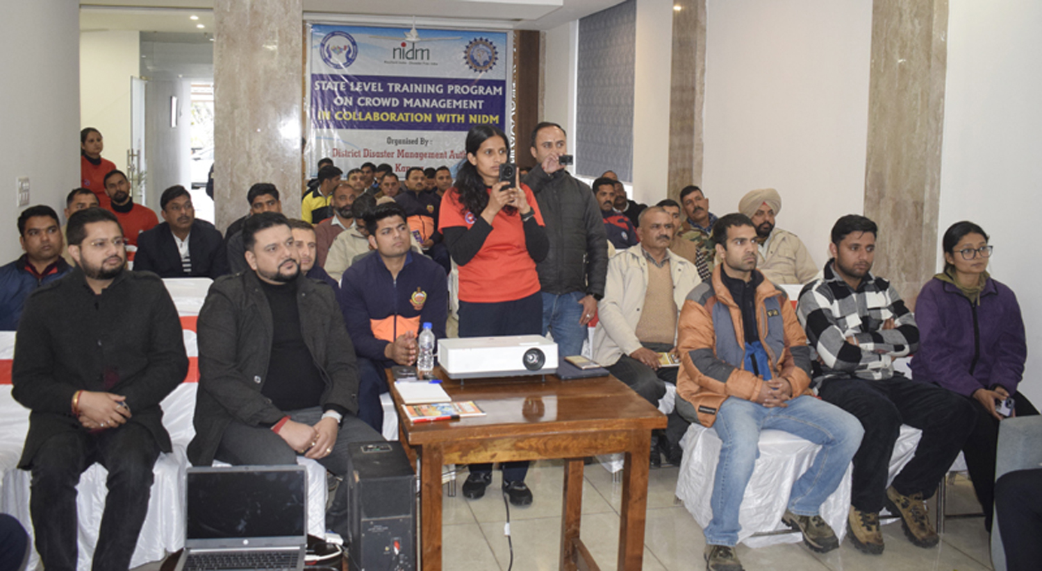 उपायुक्त हेमराज बैरवा ने कहा कि प्रत्येक सरकारी तथा निजी संस्थान को आपदा प्रबंधन प्लान बनाना अत्यंत जरूरी