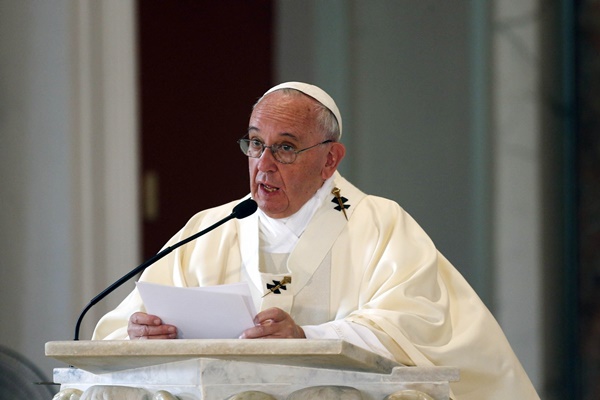 Pope Francis Hospitalized in Rome for Bronchitis Treatment