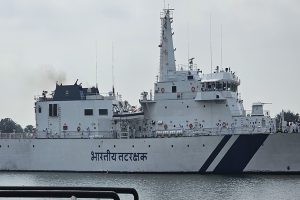 भारतीय तटरक्षक बल के लिए,  रक्षा मंत्रालय ने भारत इलेक्ट्रॉनिक्स लिमिटेड के साथ एक हजार 220 करोड़ रुपये से अधिक के अनुबंध पर हस्ताक्षर किए