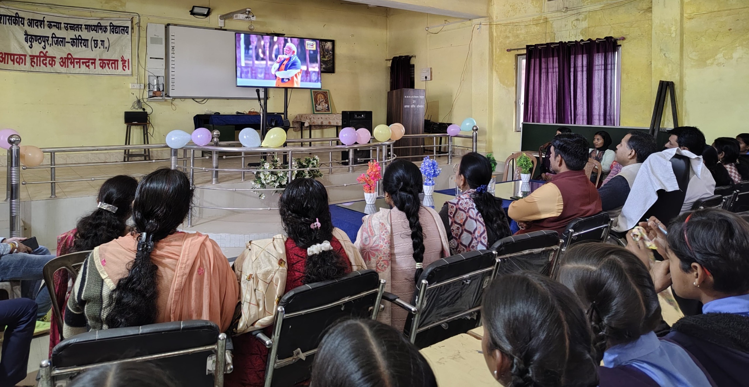 छत्तीसगढ़ में परीक्षा पे चर्चा कार्यक्रम को स्कूली विद्यार्थी, पालकों और शिक्षकों ने सुना