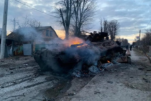 Russian Missile Strikes Kill 1, Injure 4 in Kyiv; Ukraine Downs Multiple Drones