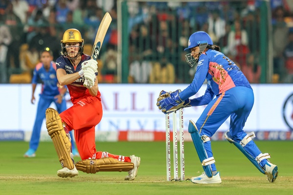 WPL: Match between RCB & Mumbai Indians is underway in Bengaluru