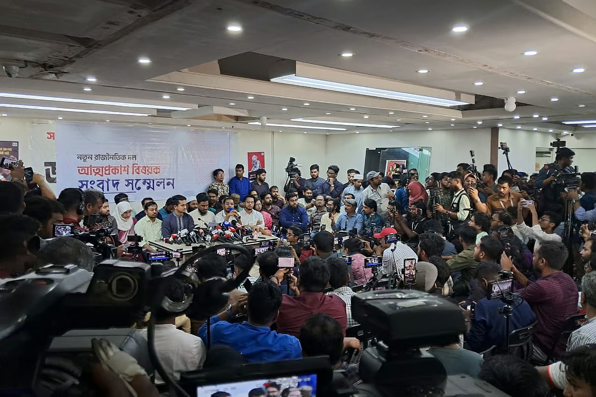बांग्लादेश में कल एक नई राजनीतिक पार्टी गठित करेंगे आंदोलनकारी छात्र 
