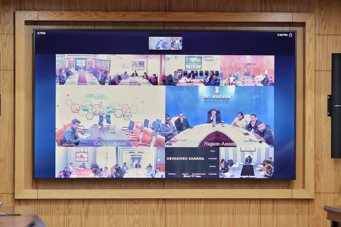 জিলা আয়ুক্তসকলৰে মুখ্যমন্ত্রী ড০ হিমন্ত বিশ্ব শৰ্মাৰ ভিডিঅ’ কনফাৰেন্সিংযোগে বৈঠক