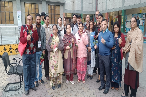 দিল্লী বিধানসভা নিৰ্বাচনৰ ভোটগ্রহণ আৰম্ভ, ৬৯৯গৰাকী প্ৰাৰ্থীৰ প্ৰতিদ্ৱন্দ্ৱিতা