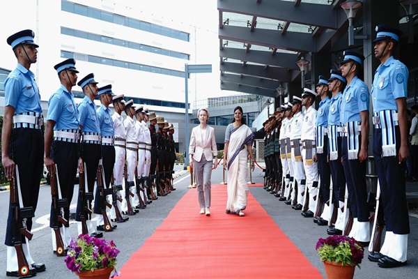 ইউরোপীয় কমিশনের প্রেসিডেন্ট উরসুলা ভন ডার লিয়েন দুদিনের সফরে আজ নতুনদিল্লি পৌঁছেছেন।